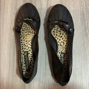 Women’s black flats